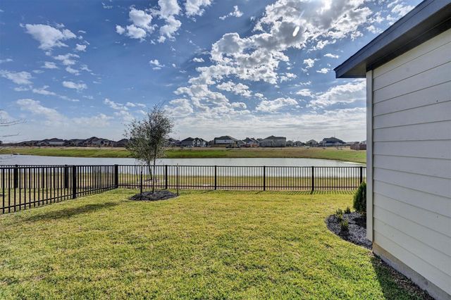 2512 Seneca Lake Dr, Texas City, TX 77568