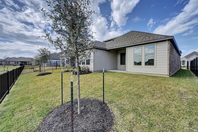 2512 Seneca Lake Dr, Texas City, TX 77568