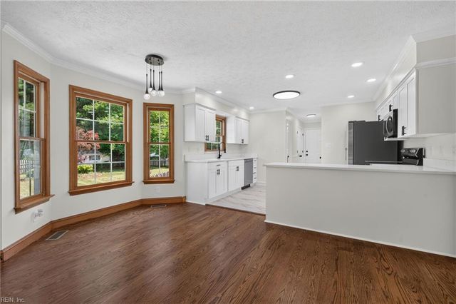 204 Halles RN, Yorktown, VA 23693