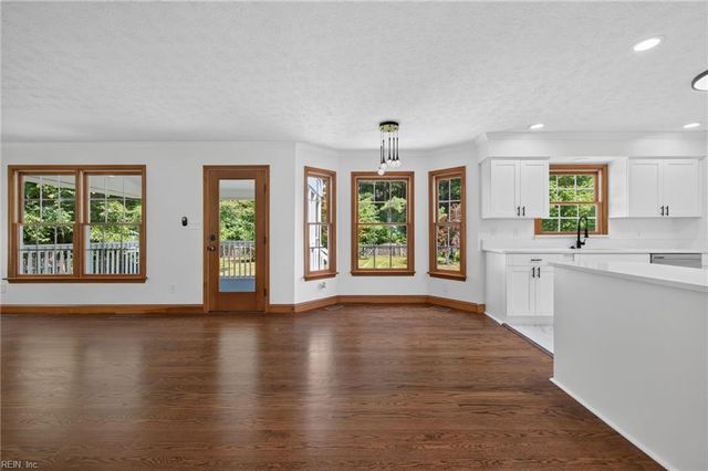 204 Halles RN, Yorktown, VA 23693