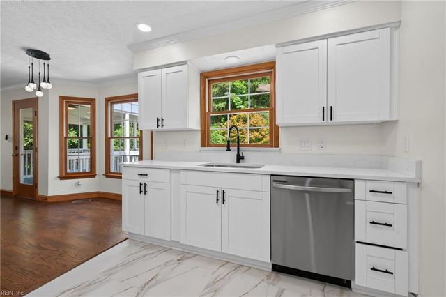 204 Halles RN, Yorktown, VA 23693