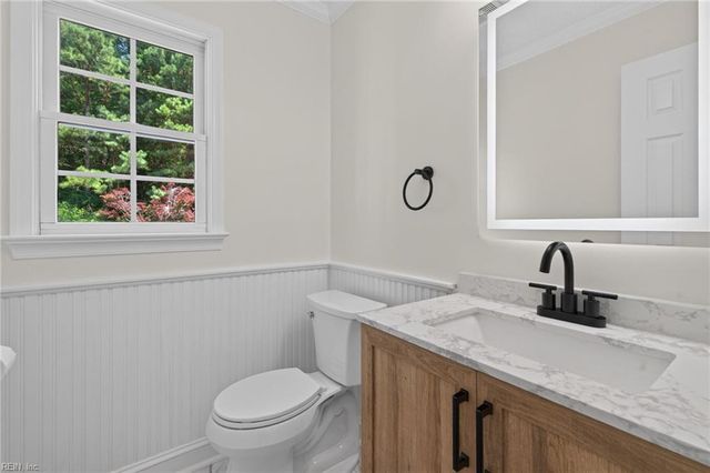 204 Halles RN, Yorktown, VA 23693