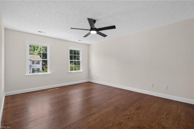 204 Halles RN, Yorktown, VA 23693