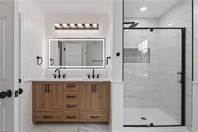 204 Halles RN, Yorktown, VA 23693
