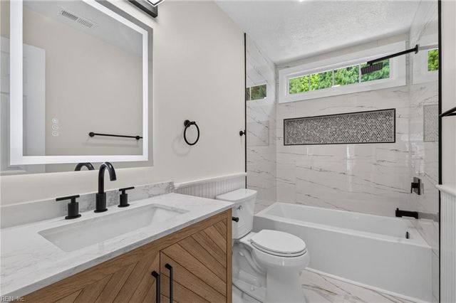 204 Halles RN, Yorktown, VA 23693