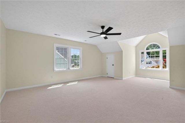 204 Halles RN, Yorktown, VA 23693