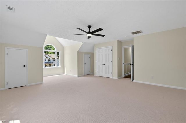 204 Halles RN, Yorktown, VA 23693