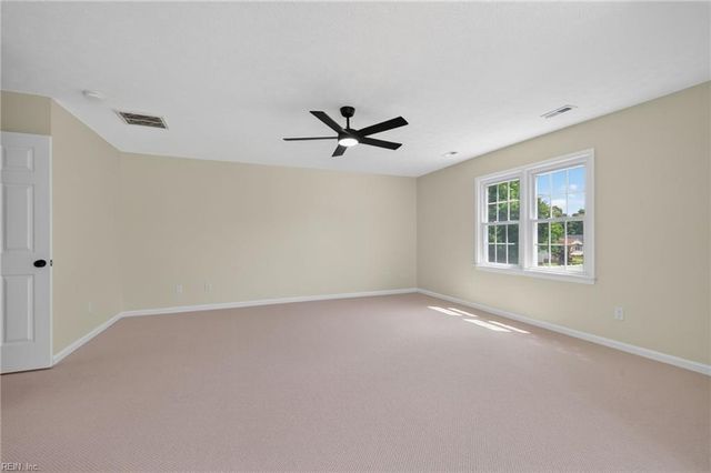204 Halles RN, Yorktown, VA 23693