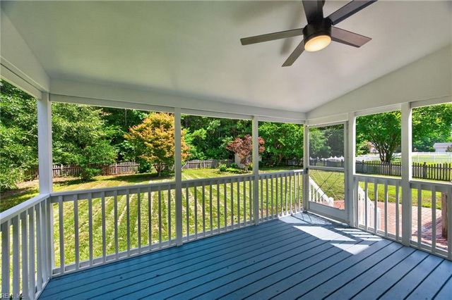 204 Halles RN, Yorktown, VA 23693