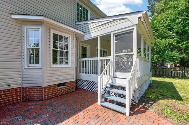 204 Halles RN, Yorktown, VA 23693