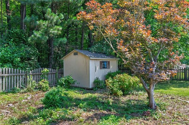 204 Halles RN, Yorktown, VA 23693