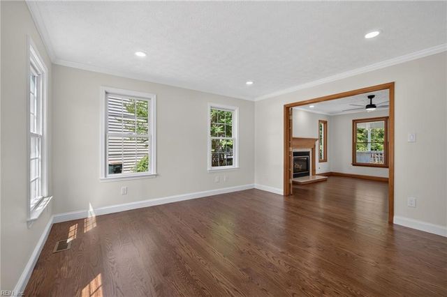 204 Halles RN, Yorktown, VA 23693