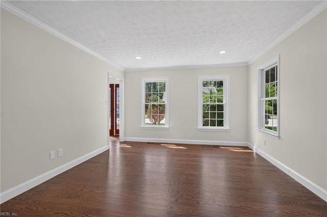 204 Halles RN, Yorktown, VA 23693