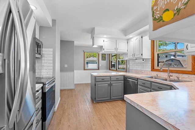 1094 MELROSE STREET, Neenah, WI 54956