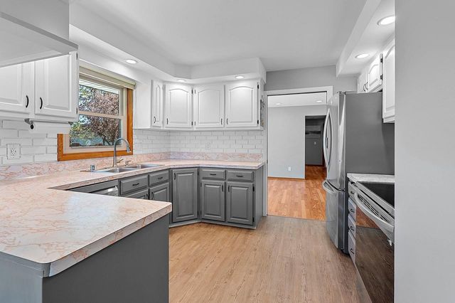 1094 MELROSE STREET, Neenah, WI 54956