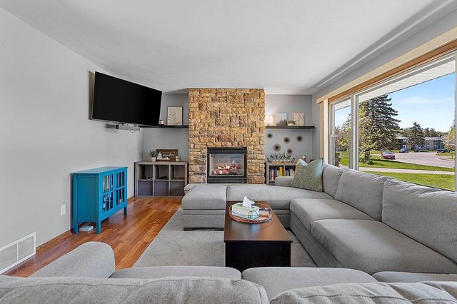 1094 MELROSE STREET, Neenah, WI 54956