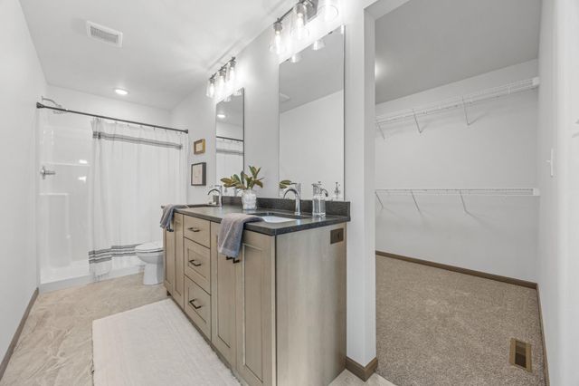 1021 61st Avenue W, West Fargo, ND 58047