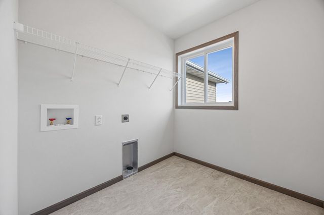 1021 61st Avenue W, West Fargo, ND 58047