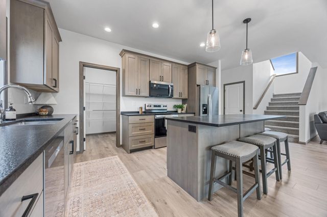 1021 61st Avenue W, West Fargo, ND 58047