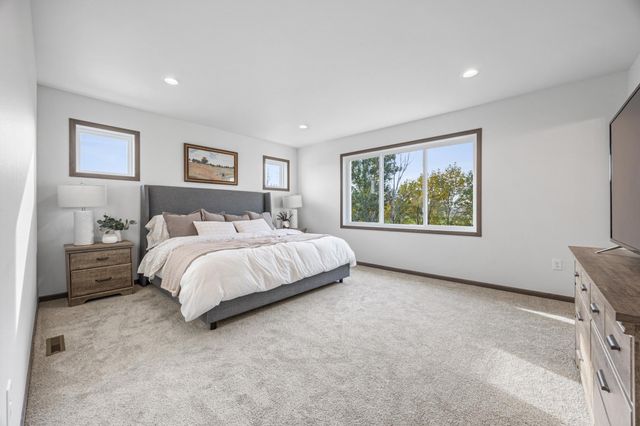 1021 61st Avenue W, West Fargo, ND 58047