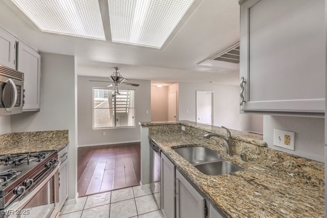 7100 PIRATES COVE Road 1045, Las Vegas, NV 89145