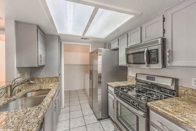 7100 PIRATES COVE Road 1045, Las Vegas, NV 89145