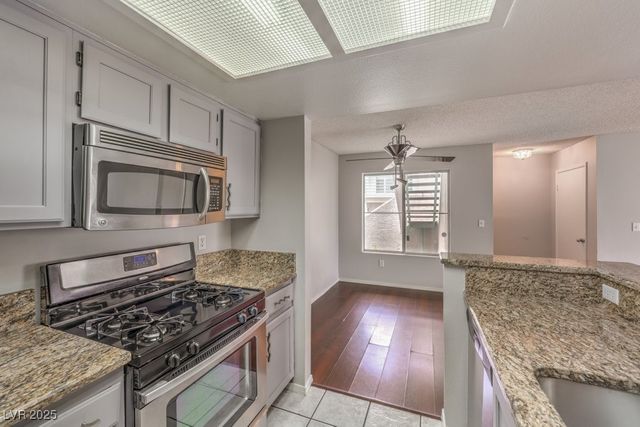 7100 PIRATES COVE Road 1045, Las Vegas, NV 89145