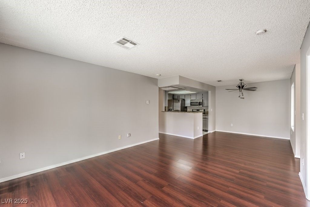 Image 11 of property listing at 7100 PIRATES COVE Road 1045, Las Vegas, NV 89145