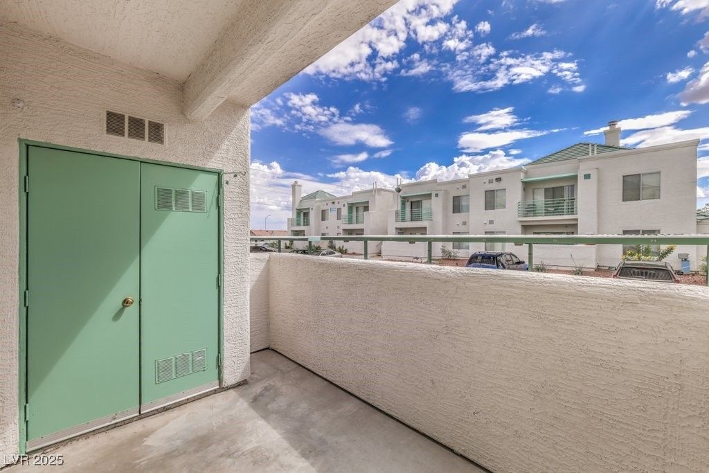 Image 18 of property listing at 7100 PIRATES COVE Road 1045, Las Vegas, NV 89145