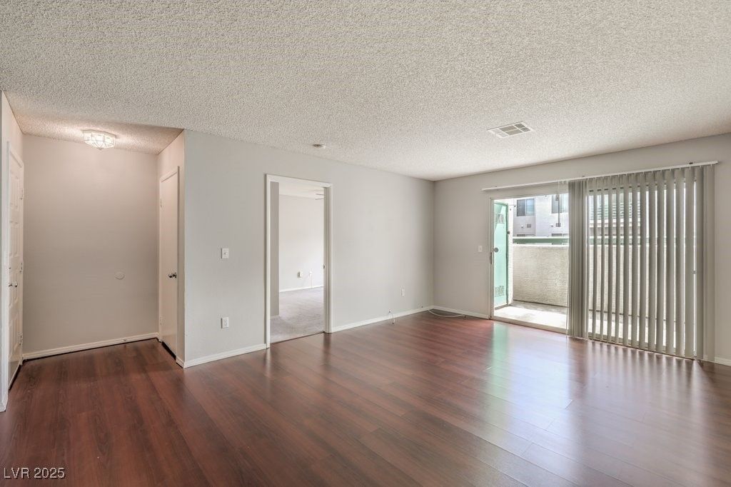 Image 5 of property listing at 7100 PIRATES COVE Road 1045, Las Vegas, NV 89145