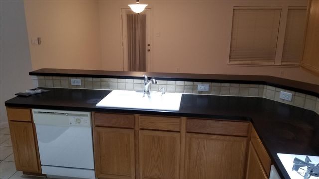 935 Rock Springs Drive, Richmond, TX 77469