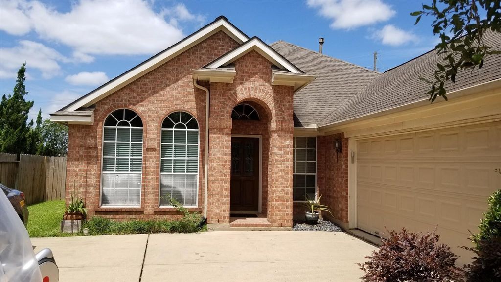 935 Rock Springs Drive, Richmond, TX 77469