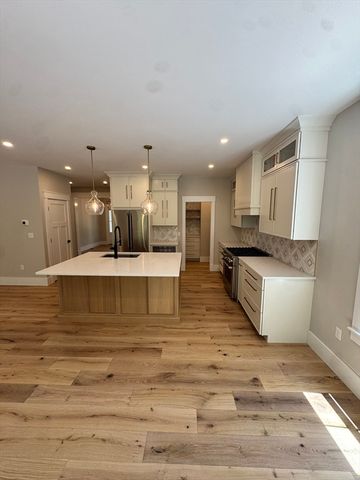 43 Panettieri Drive, Lakeville, MA 02347