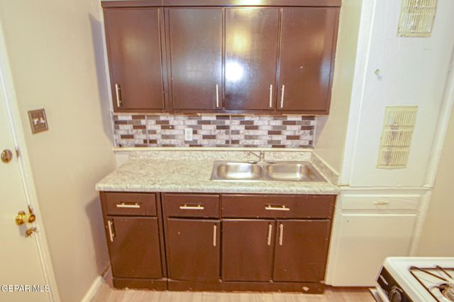 1421 Saint Johns Drive 2, El Paso, TX 79903