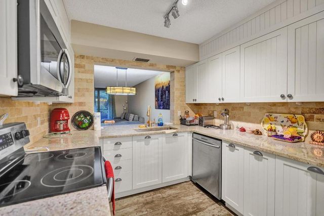 2070 Homewood 214, Delray Beach, FL 33445