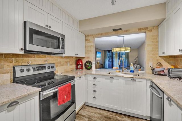 2070 Homewood 214, Delray Beach, FL 33445