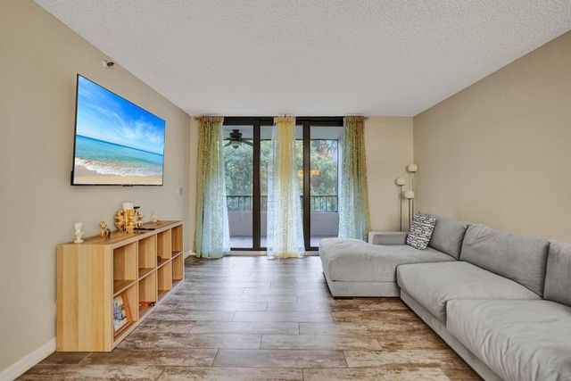 2070 Homewood 214, Delray Beach, FL 33445