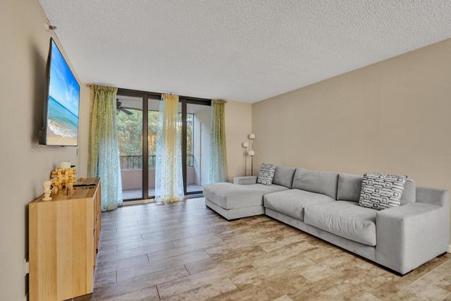 2070 Homewood 214, Delray Beach, FL 33445