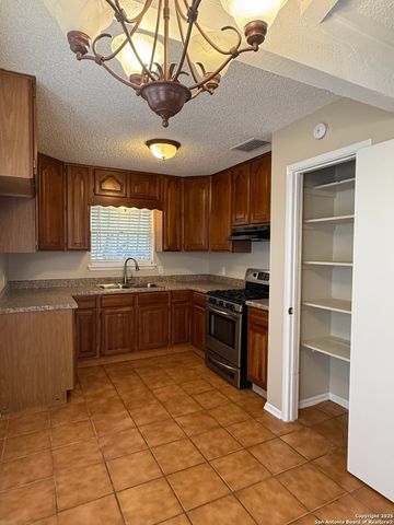 5706 Gomer Pyle Dr, San Antonio, TX 78240