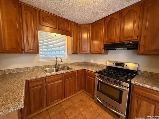 5706 Gomer Pyle Dr, San Antonio, TX 78240