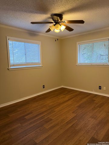 5706 Gomer Pyle Dr, San Antonio, TX 78240