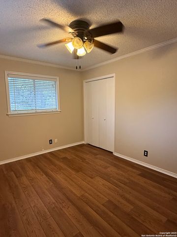 5706 Gomer Pyle Dr, San Antonio, TX 78240