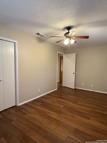 5706 Gomer Pyle Dr, San Antonio, TX 78240