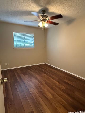 5706 Gomer Pyle Dr, San Antonio, TX 78240