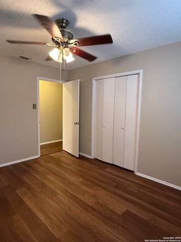 5706 Gomer Pyle Dr, San Antonio, TX 78240