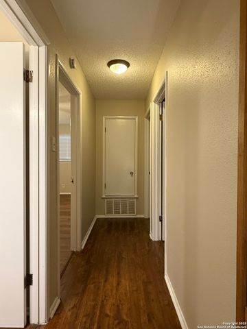 5706 Gomer Pyle Dr, San Antonio, TX 78240