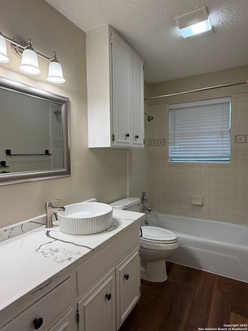 5706 Gomer Pyle Dr, San Antonio, TX 78240