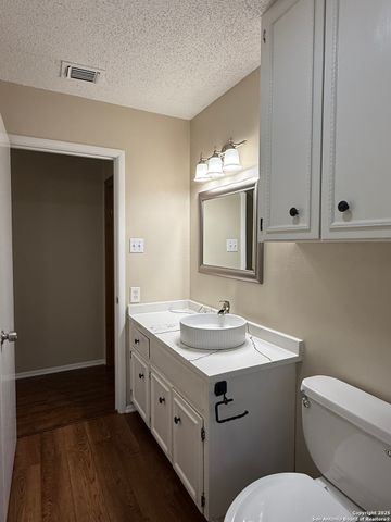 5706 Gomer Pyle Dr, San Antonio, TX 78240