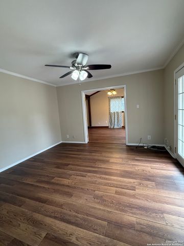 5706 Gomer Pyle Dr, San Antonio, TX 78240