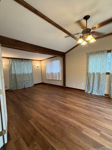 5706 Gomer Pyle Dr, San Antonio, TX 78240